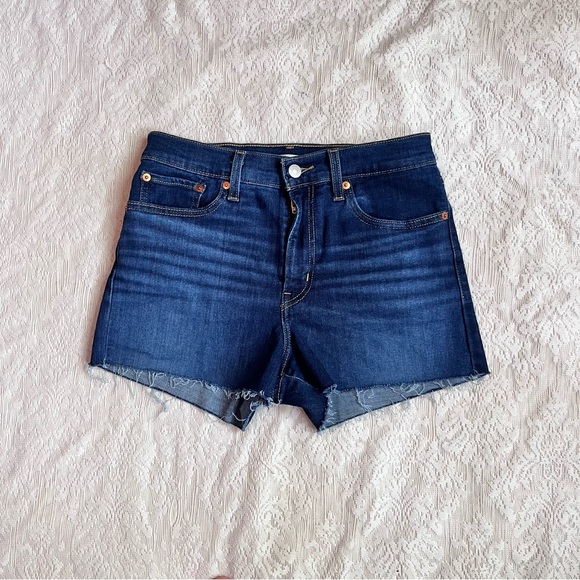 Levi’s dark wash high rise shorts - Picture 2 of 9